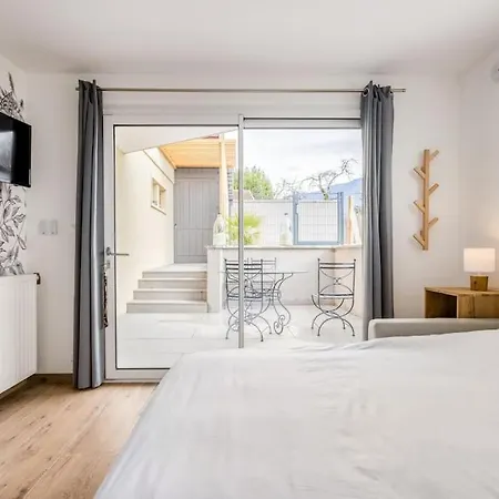 Apartment Avec Terrasse Et Acces Piscine Proche *