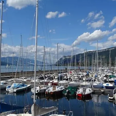 Avec Terrasse Et Acces Piscine Proche