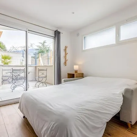 Avec Terrasse Et Acces Piscine Proche *